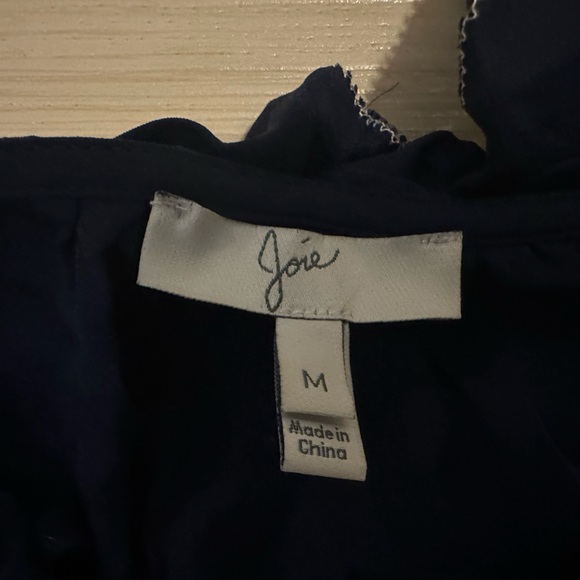 Joie “Eukene” 100% silk cold shoulder top. Sz Medium NWOT - Picture 10 of 11